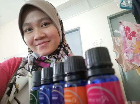 ESSENTIAL OIL BERKESAN REDAKAN DEMAM PANAS SI COMEL