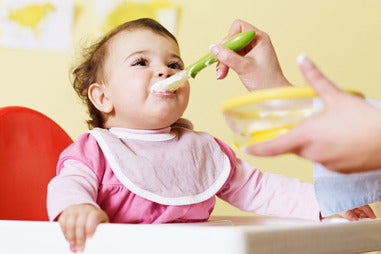 Tips makanan pejal untuk bayi 6 bulan